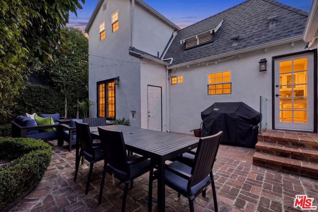 8266 Clinton Street, Los Angeles, CA 90048 8266 Clinton Street, Los Angeles, CA 90048