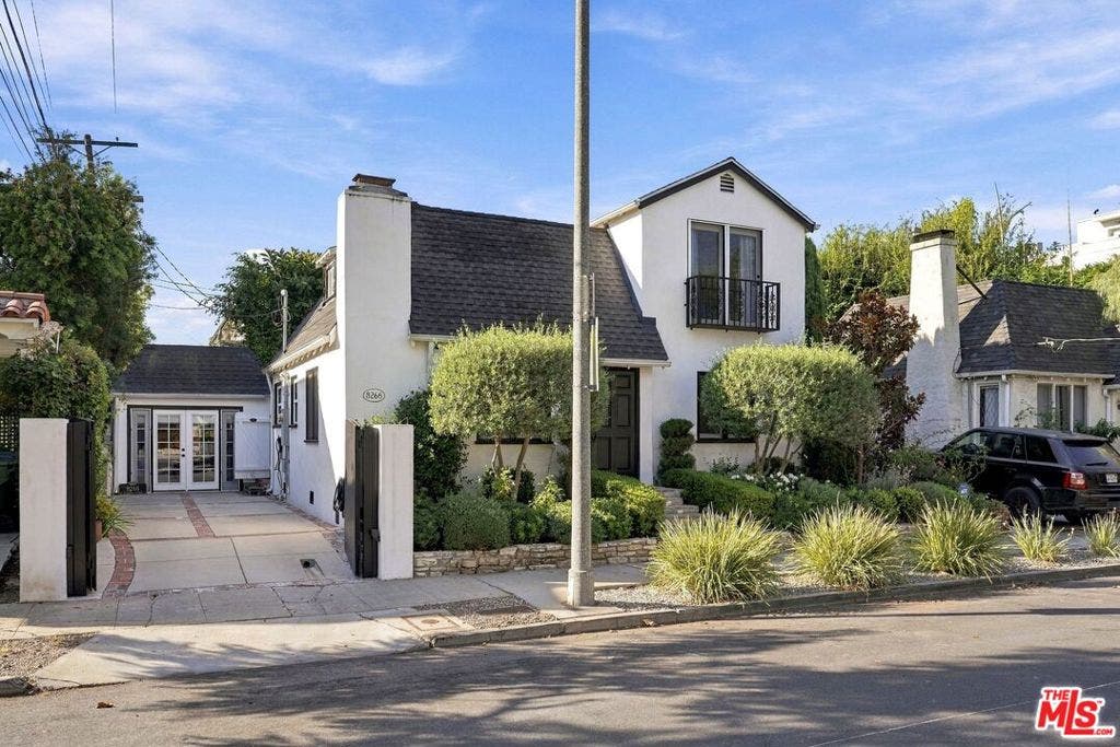 8266 Clinton Street, Los Angeles, CA 90048 8266 Clinton Street, Los Angeles, CA 90048