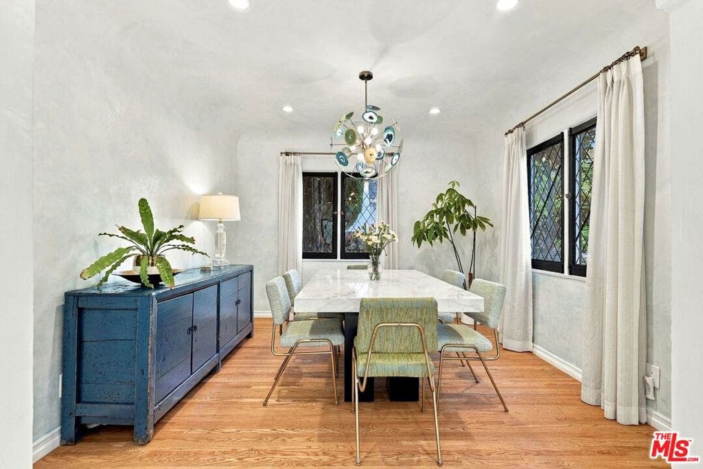 8266 Clinton Street, Los Angeles, CA 90048 8266 Clinton Street, Los Angeles, CA 90048