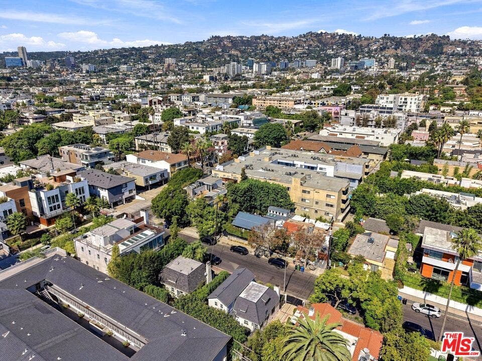 8266 Clinton Street, Los Angeles, CA 90048 8266 Clinton Street, Los Angeles, CA 90048