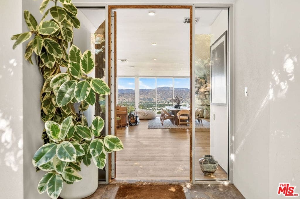 7829 Torreyson Drive, Los Angeles, CA 90046 7829 Torreyson Drive, Los Angeles, CA 90046