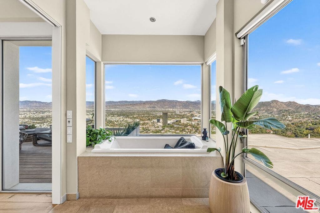 7829 Torreyson Drive, Los Angeles, CA 90046 7829 Torreyson Drive, Los Angeles, CA 90046