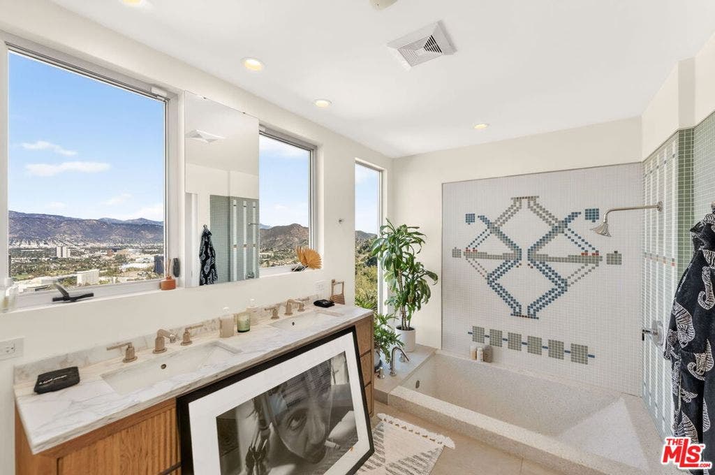 7829 Torreyson Drive, Los Angeles, CA 90046 7829 Torreyson Drive, Los Angeles, CA 90046