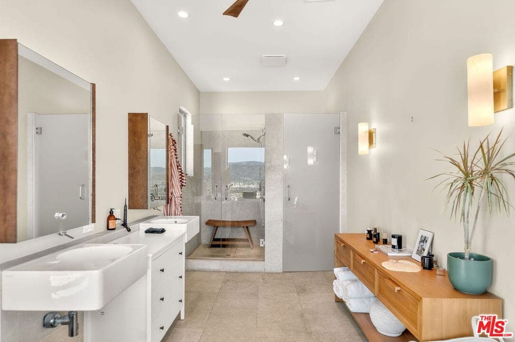 7829 Torreyson Drive, Los Angeles, CA 90046 7829 Torreyson Drive, Los Angeles, CA 90046