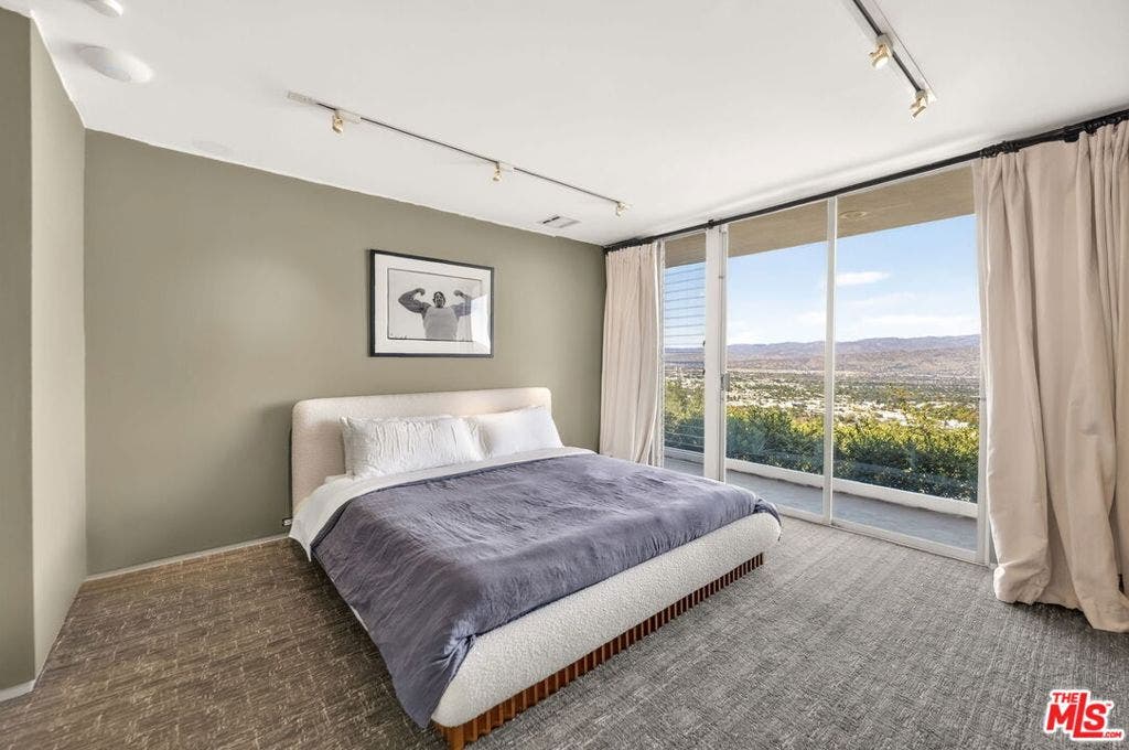 7829 Torreyson Drive, Los Angeles, CA 90046 7829 Torreyson Drive, Los Angeles, CA 90046