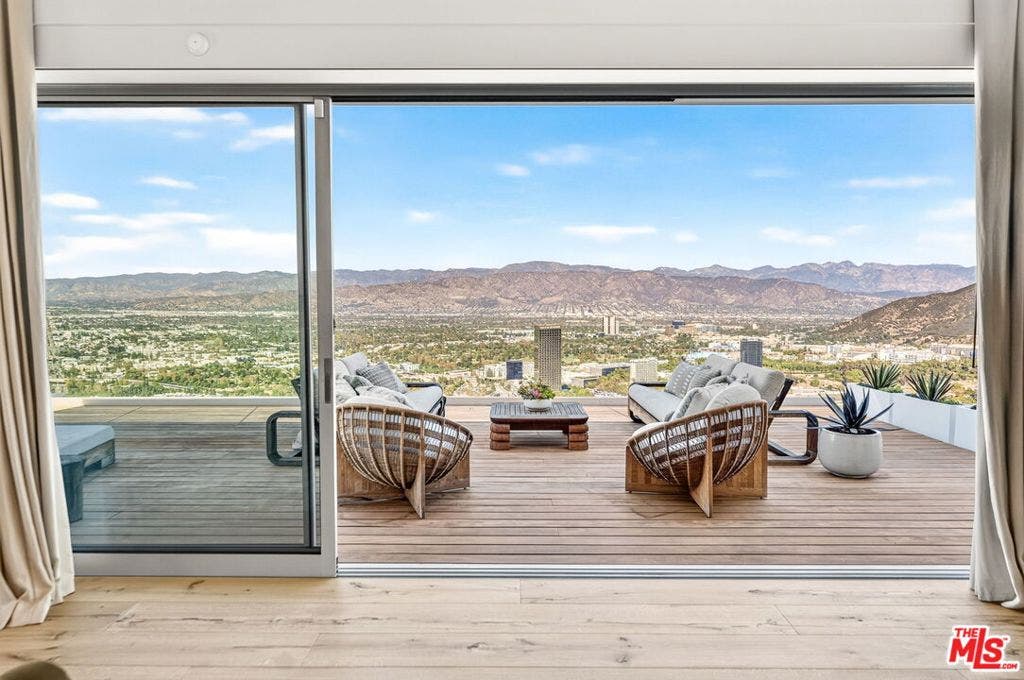 7829 Torreyson Drive, Los Angeles, CA 90046 7829 Torreyson Drive, Los Angeles, CA 90046