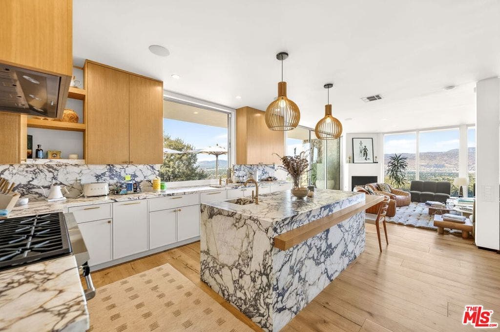 7829 Torreyson Drive, Los Angeles, CA 90046 7829 Torreyson Drive, Los Angeles, CA 90046