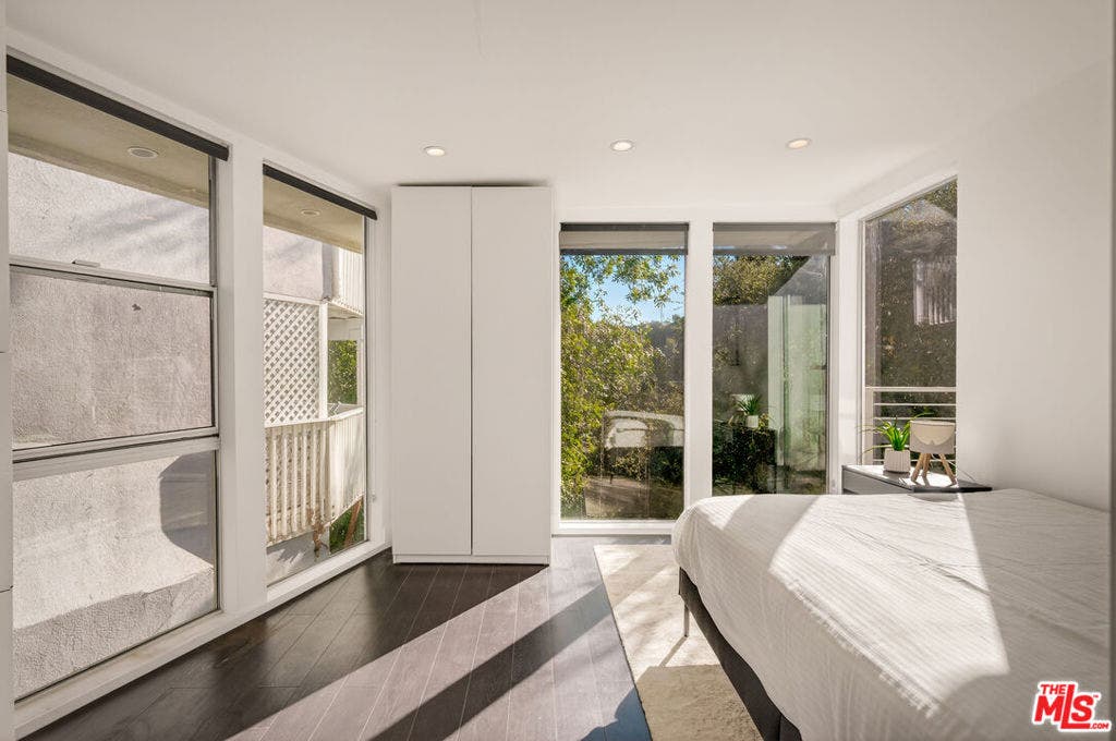 2388 Kimridge Road, Beverly Hills, CA 90210 2388 Kimridge Road, Beverly Hills, CA 90210