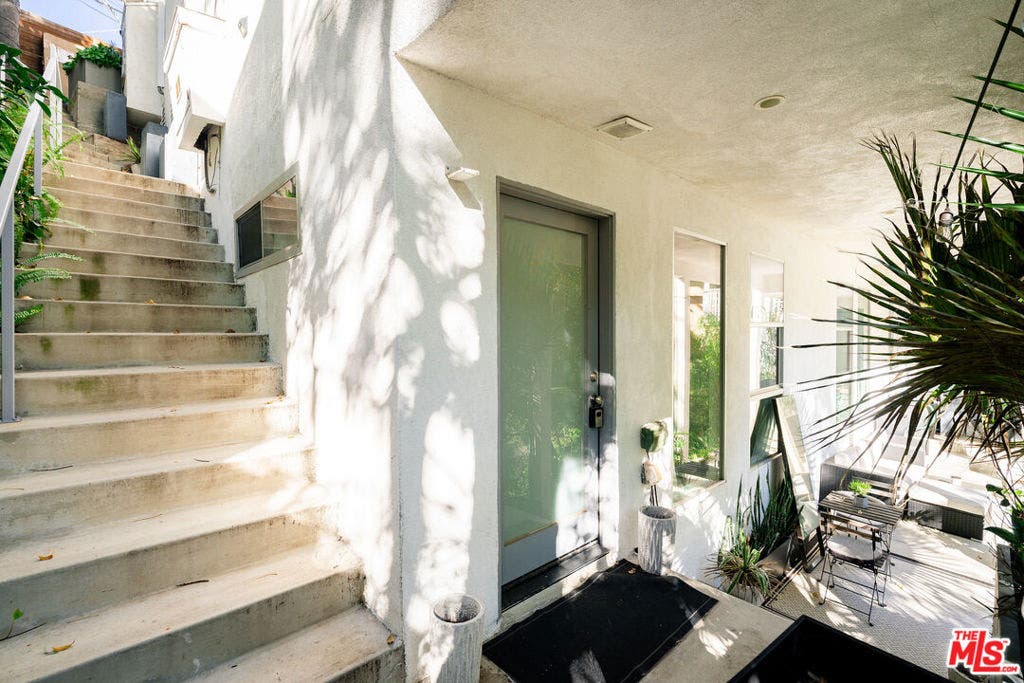 2388 Kimridge Road, Beverly Hills, CA 90210 Guest Unit