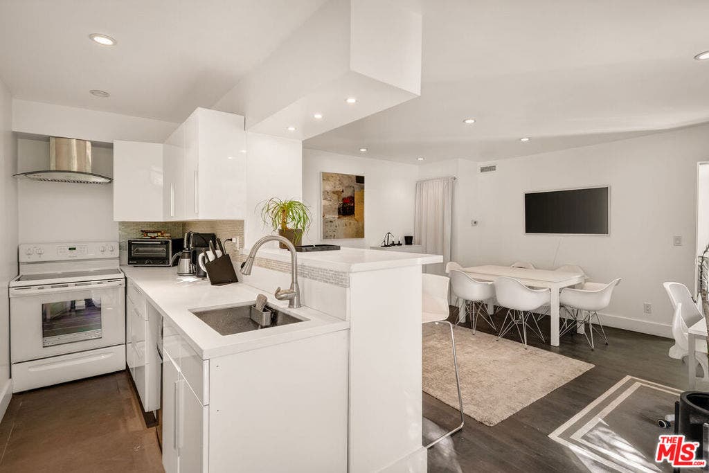 2388 Kimridge Road, Beverly Hills, CA 90210 Guest Unit