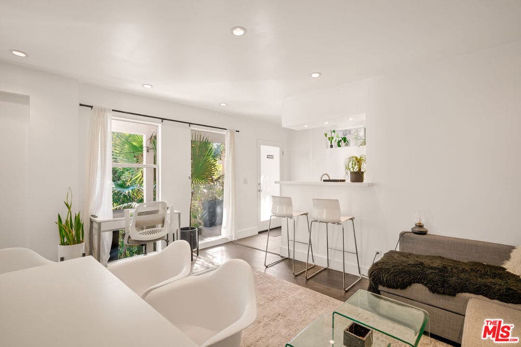 2388 Kimridge Road, Beverly Hills, CA 90210 Guest Unit