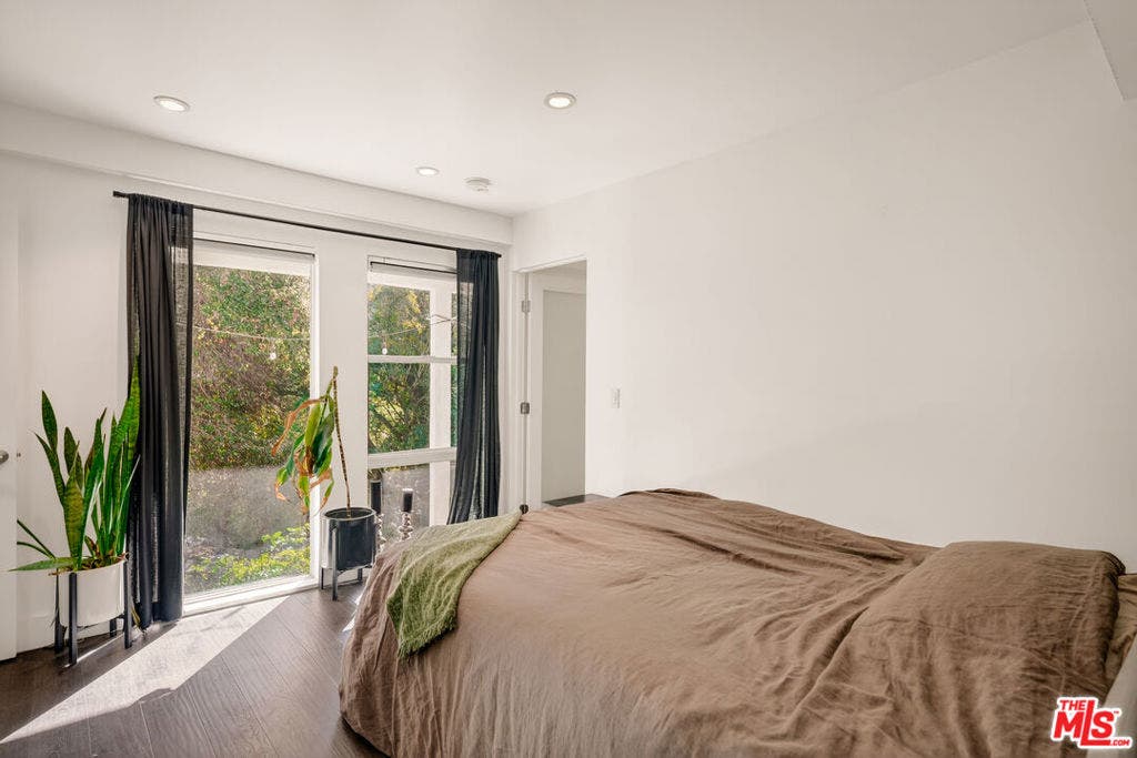 2388 Kimridge Road, Beverly Hills, CA 90210 Guest Unit/Bedroom 6