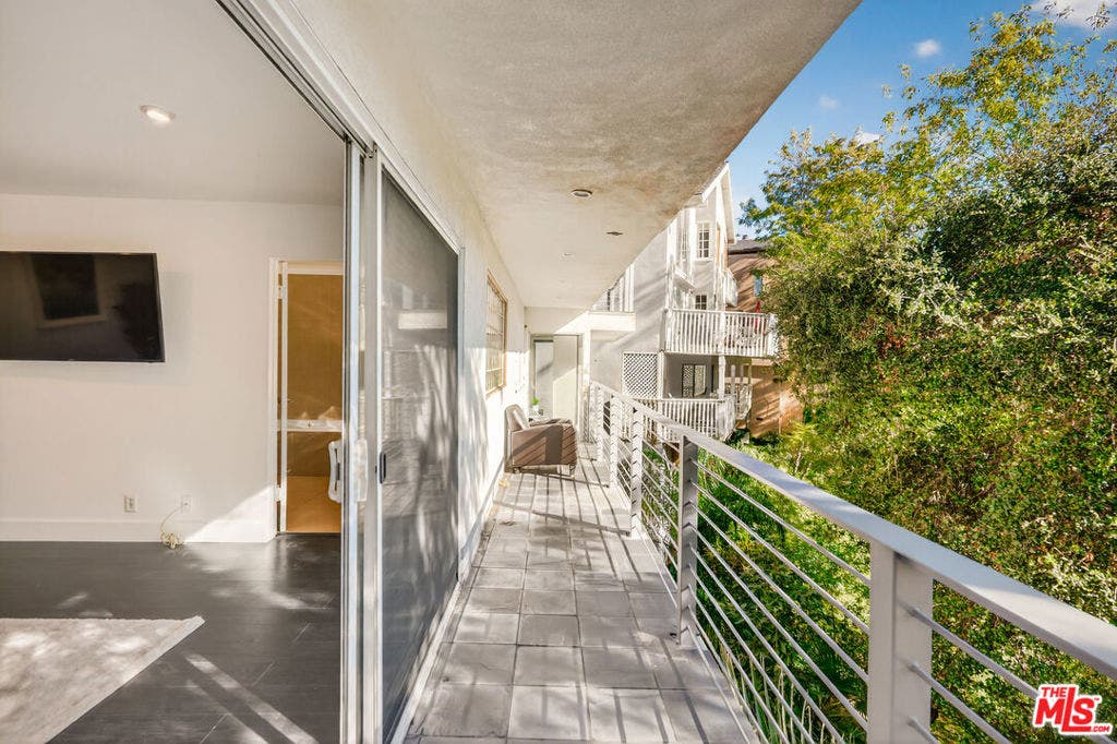 2388 Kimridge Road, Beverly Hills, CA 90210 2388 Kimridge Road, Beverly Hills, CA 90210