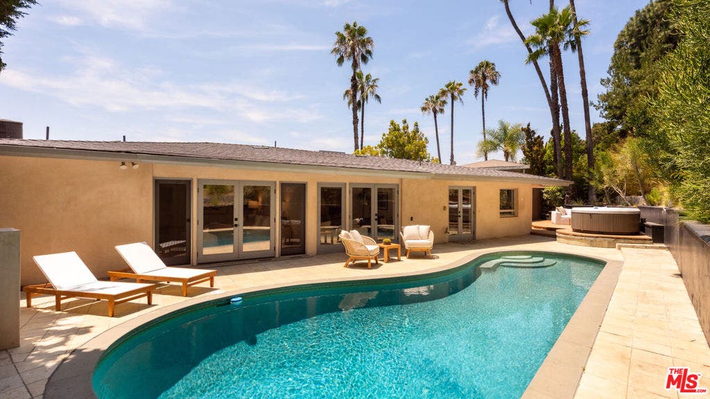8657 Metz Place, West Hollywood, CA 90069 8657 Metz Place, West Hollywood, CA 90069