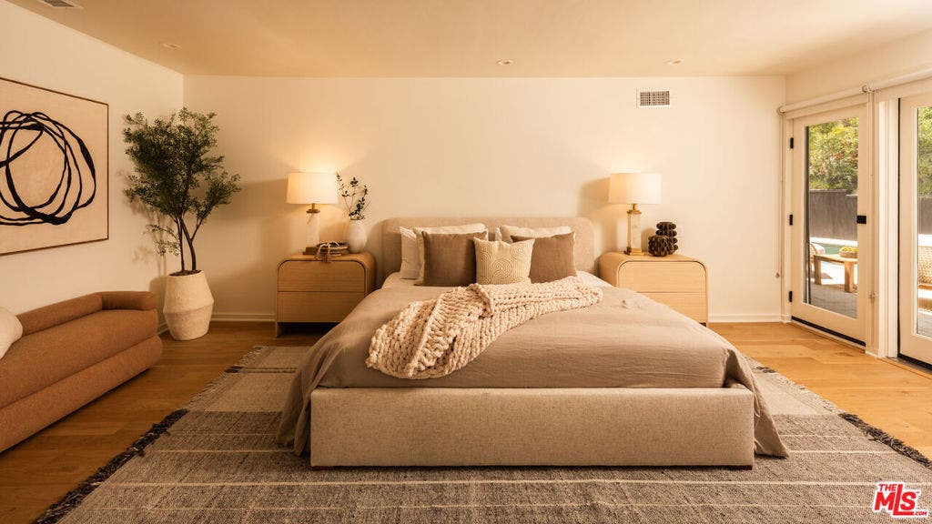 8657 Metz Place, West Hollywood, CA 90069 8657 Metz Place, West Hollywood, CA 90069