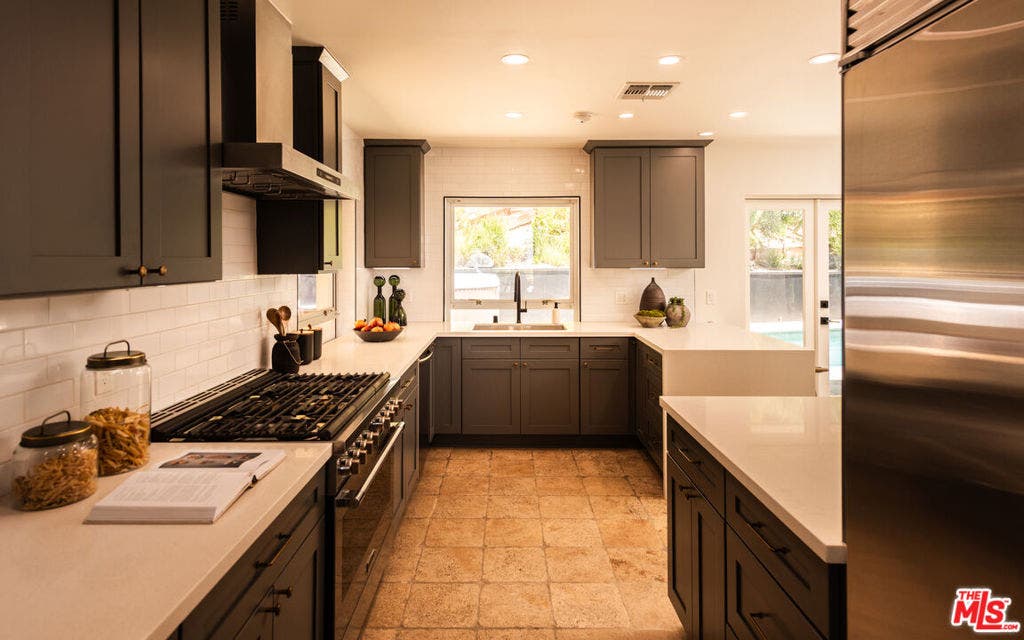 8657 Metz Place, West Hollywood, CA 90069 8657 Metz Place, West Hollywood, CA 90069