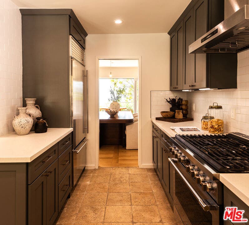 8657 Metz Place, West Hollywood, CA 90069 8657 Metz Place, West Hollywood, CA 90069