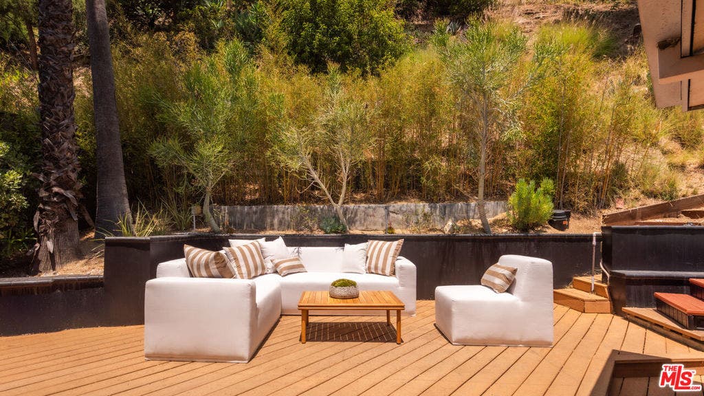 8657 Metz Place, West Hollywood, CA 90069 8657 Metz Place, West Hollywood, CA 90069