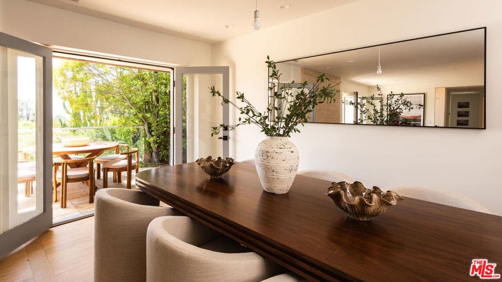 8657 Metz Place, West Hollywood, CA 90069 8657 Metz Place, West Hollywood, CA 90069