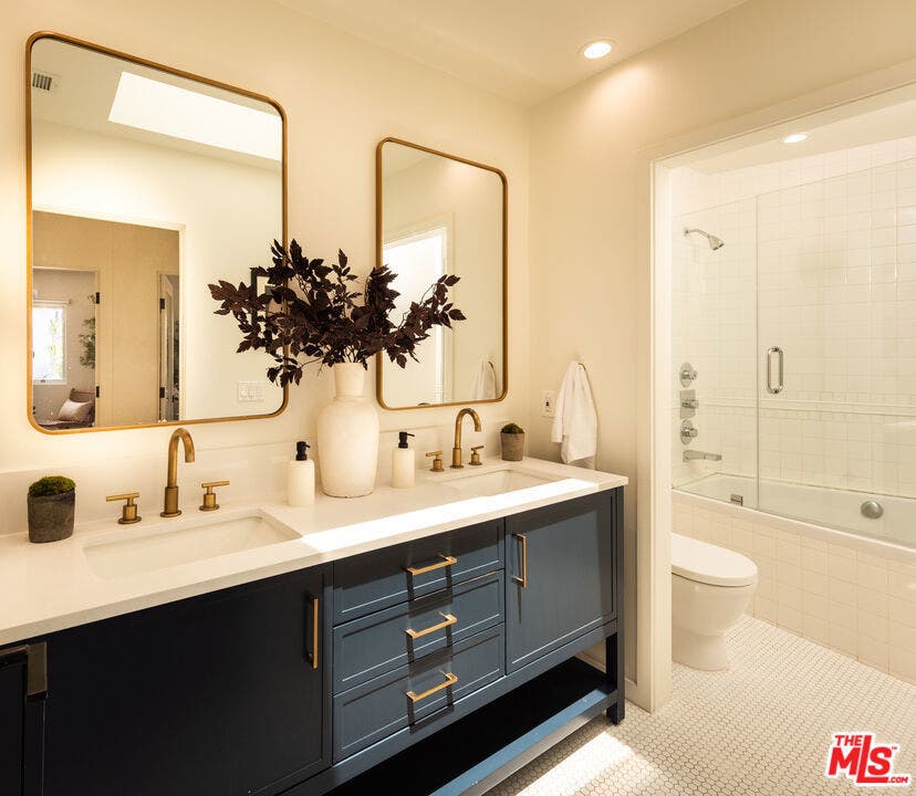 8657 Metz Place, West Hollywood, CA 90069 8657 Metz Place, West Hollywood, CA 90069