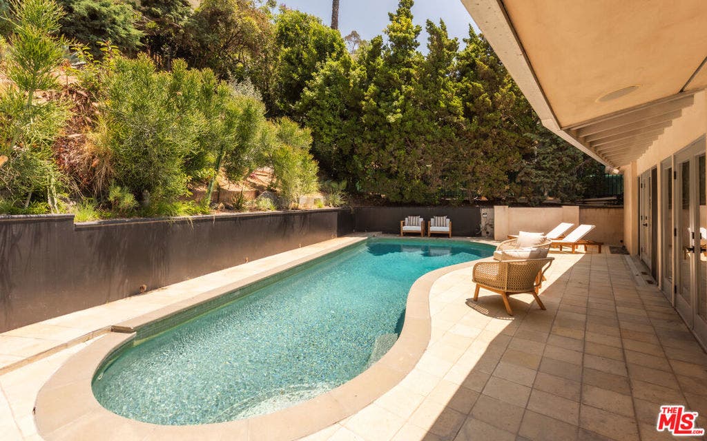 8657 Metz Place, West Hollywood, CA 90069 8657 Metz Place, West Hollywood, CA 90069