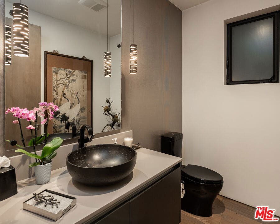 844 N Harper Avenue, Los Angeles, CA 90046 844 N Harper Avenue, Los Angeles, CA 90046