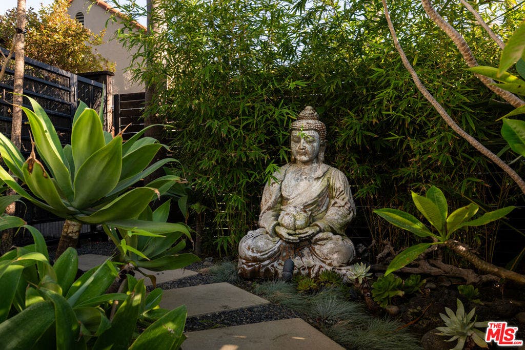844 N Harper Avenue, Los Angeles, CA 90046 844 N Harper Avenue, Los Angeles, CA 90046