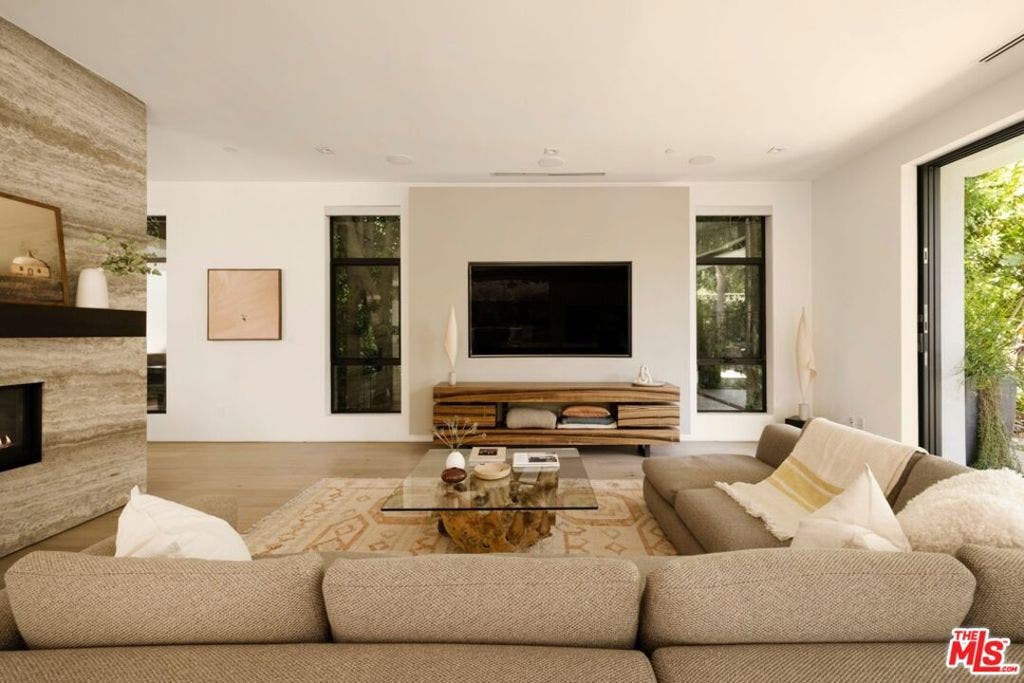 844 N Harper Avenue, Los Angeles, CA 90046 844 N Harper Avenue, Los Angeles, CA 90046