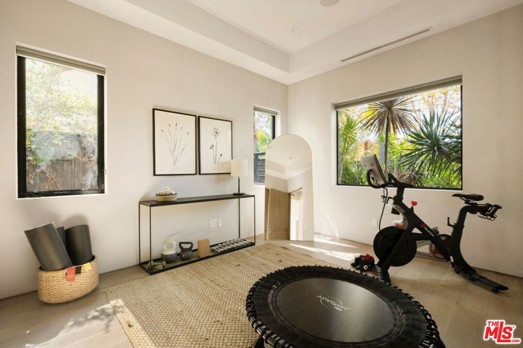 844 N Harper Avenue, Los Angeles, CA 90046 844 N Harper Avenue, Los Angeles, CA 90046