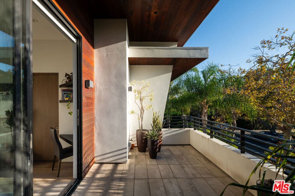 844 N Harper Avenue, Los Angeles, CA 90046 844 N Harper Avenue, Los Angeles, CA 90046
