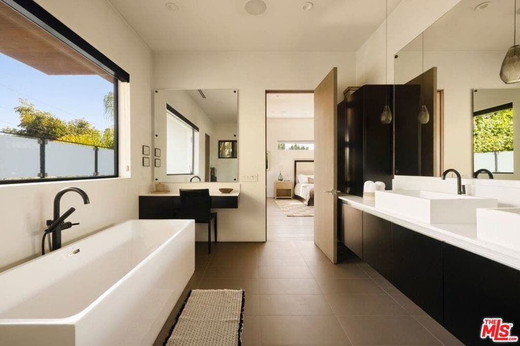 844 N Harper Avenue, Los Angeles, CA 90046 844 N Harper Avenue, Los Angeles, CA 90046