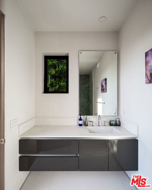 844 N Harper Avenue, Los Angeles, CA 90046 844 N Harper Avenue, Los Angeles, CA 90046
