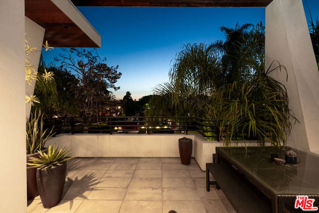 844 N Harper Avenue, Los Angeles, CA 90046 844 N Harper Avenue, Los Angeles, CA 90046