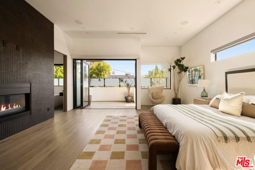 844 N Harper Avenue, Los Angeles, CA 90046 844 N Harper Avenue, Los Angeles, CA 90046
