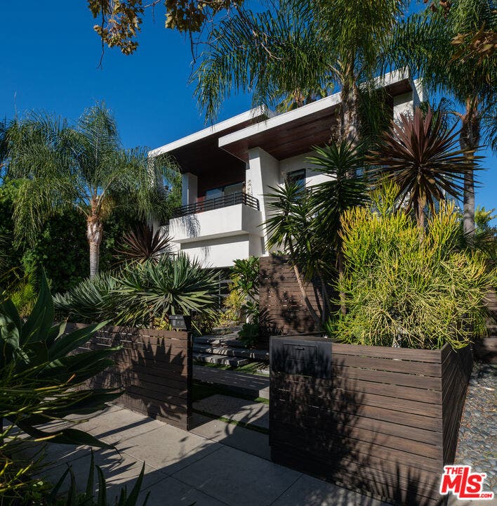 844 N Harper Avenue, Los Angeles, CA 90046 844 N Harper Avenue, Los Angeles, CA 90046