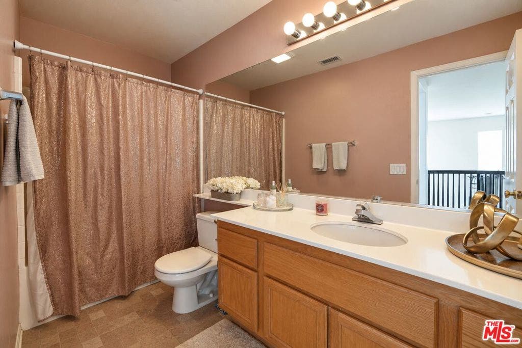 28611 Placerview Trail, Santa Clarita, CA 91390 28611 Placerview Trail, Santa Clarita, CA 91390