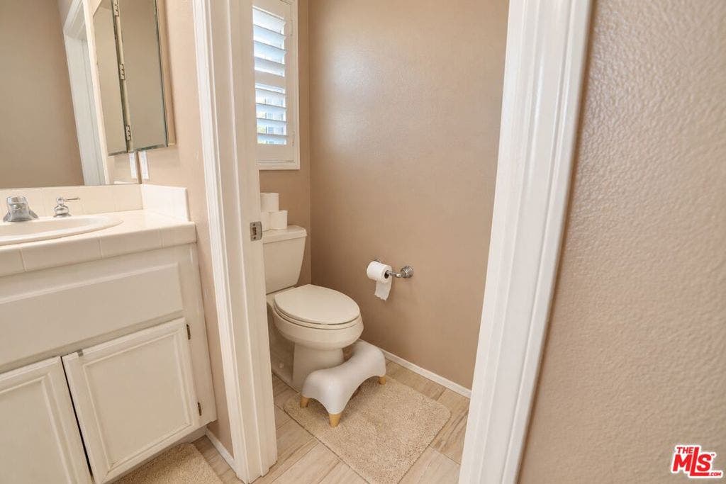 28611 Placerview Trail, Santa Clarita, CA 91390 28611 Placerview Trail, Santa Clarita, CA 91390