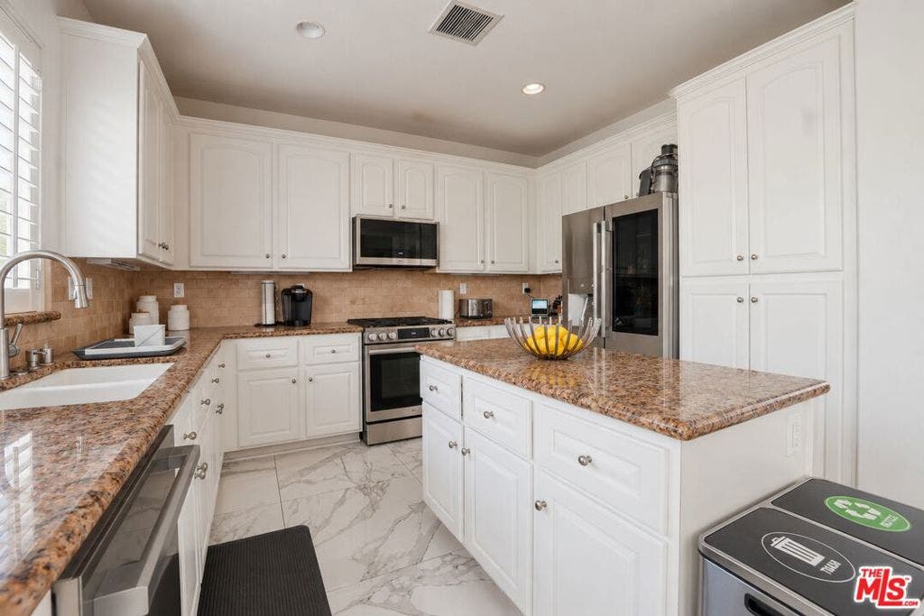28611 Placerview Trail, Santa Clarita, CA 91390 28611 Placerview Trail, Santa Clarita, CA 91390