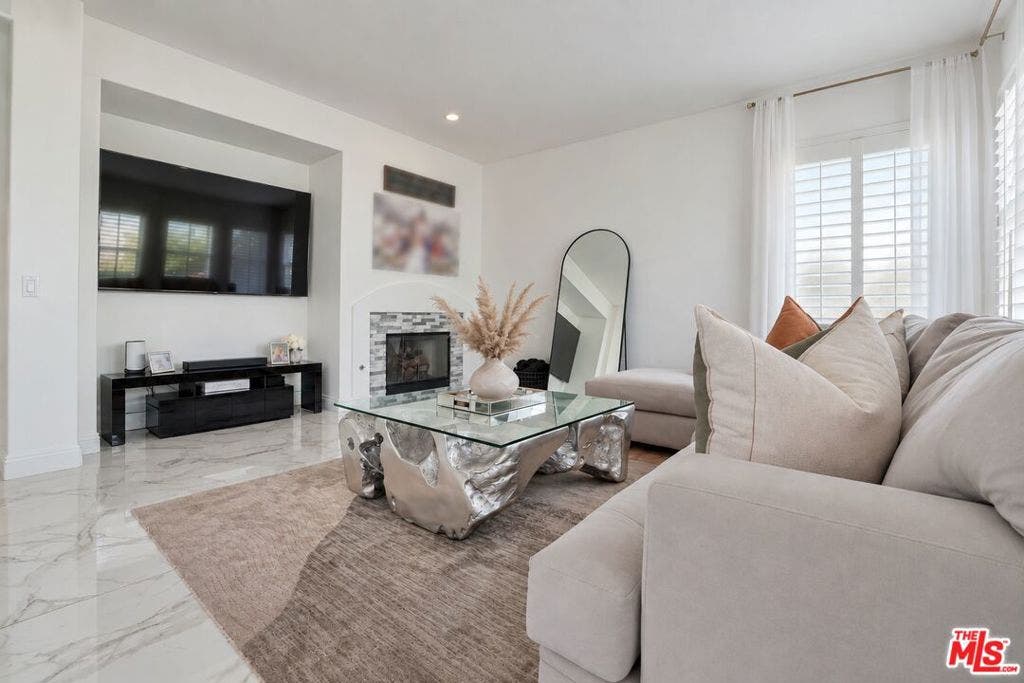 28611 Placerview Trail, Santa Clarita, CA 91390 28611 Placerview Trail, Santa Clarita, CA 91390