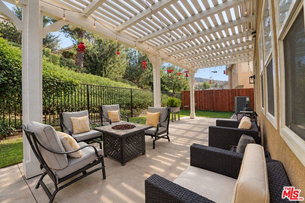 28611 Placerview Trail, Santa Clarita, CA 91390 28611 Placerview Trail, Santa Clarita, CA 91390
