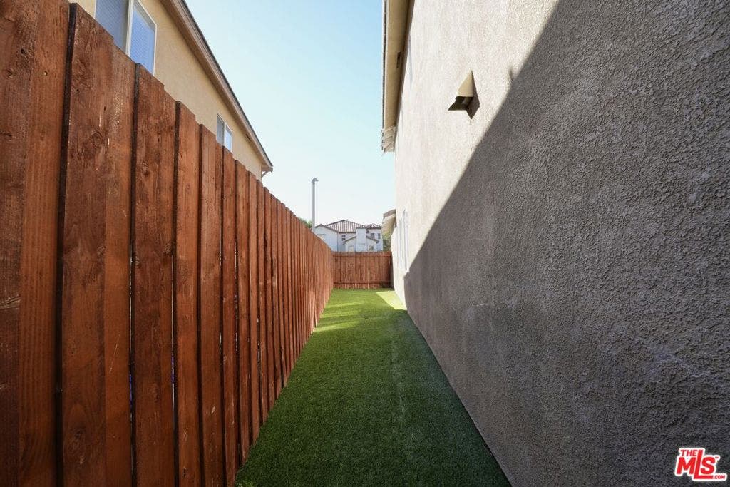 28611 Placerview Trail, Santa Clarita, CA 91390 28611 Placerview Trail, Santa Clarita, CA 91390