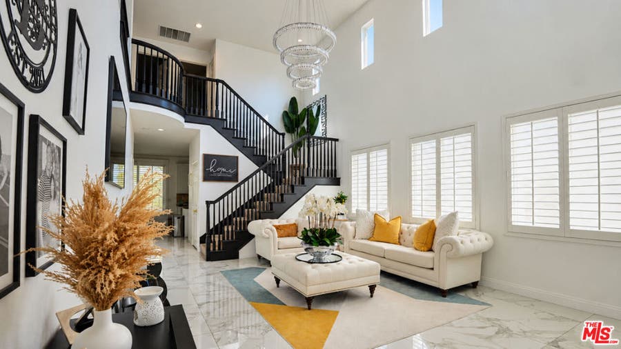 Property photo for 28611 Placerview Trail, Santa Clarita, CA