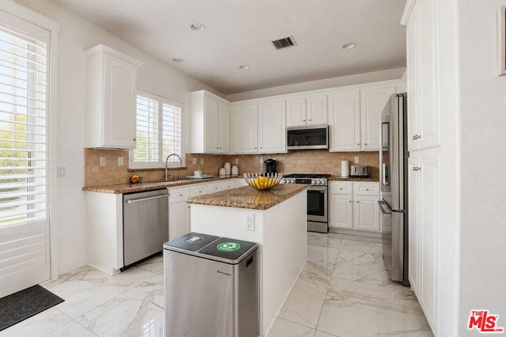 28611 Placerview Trail, Santa Clarita, CA 91390 28611 Placerview Trail, Santa Clarita, CA 91390
