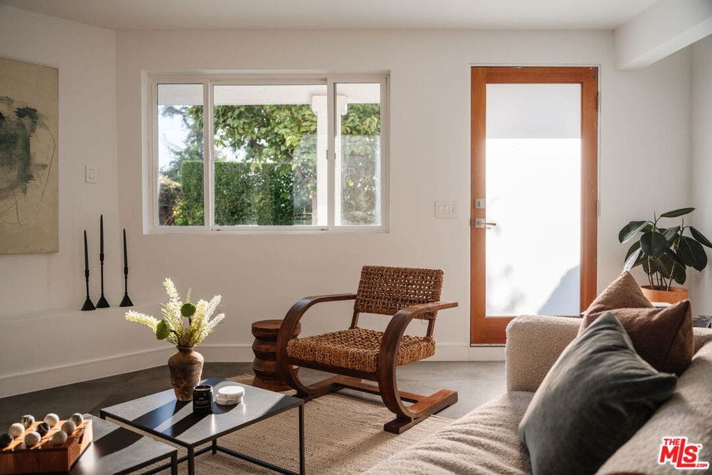 3279 Midvale Avenue, Los Angeles, CA 90034 3279 Midvale Avenue, Los Angeles, CA 90034