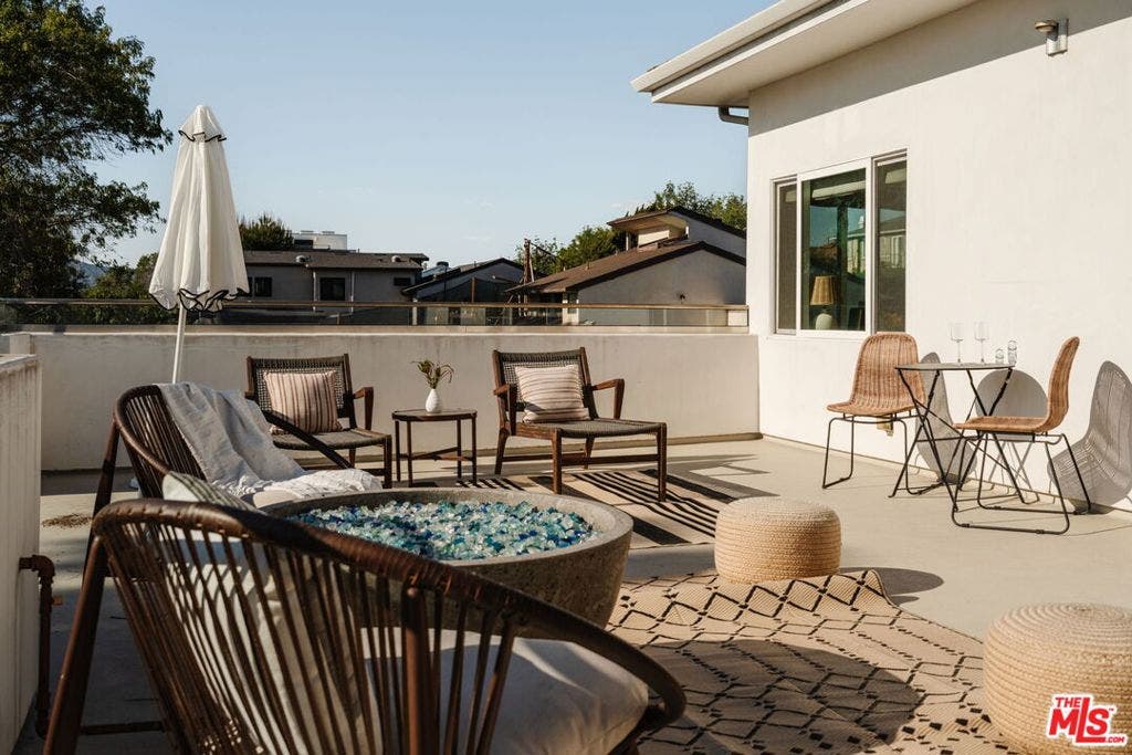 3279 Midvale Avenue, Los Angeles, CA 90034 3279 Midvale Avenue, Los Angeles, CA 90034