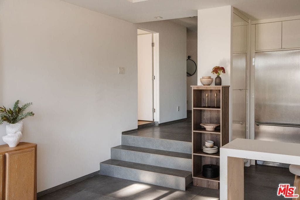 3279 Midvale Avenue, Los Angeles, CA 90034 3279 Midvale Avenue, Los Angeles, CA 90034