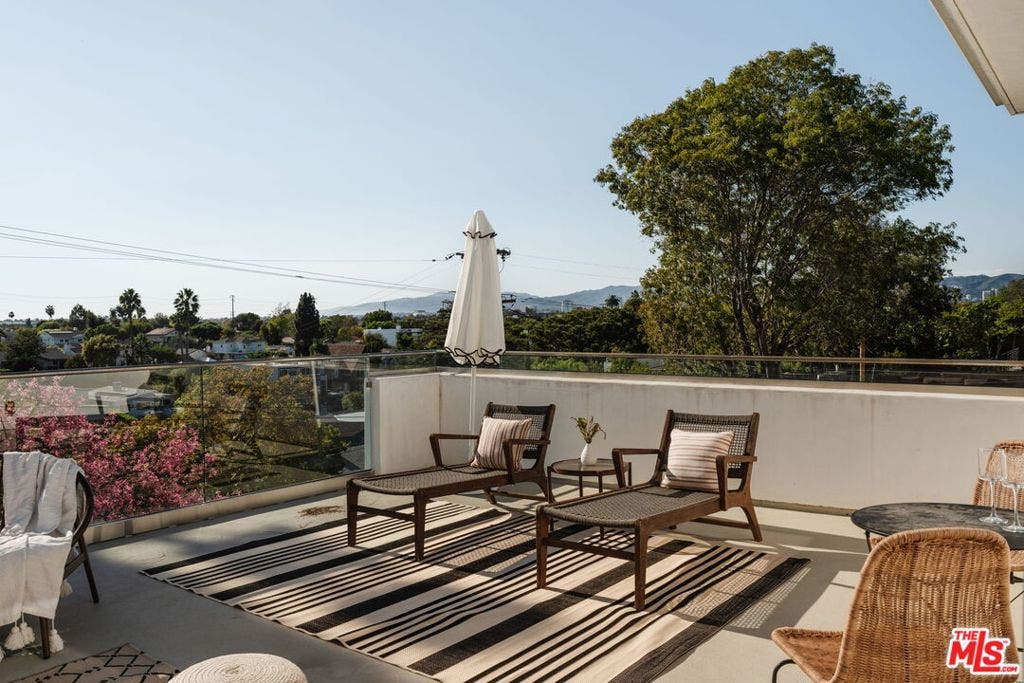3279 Midvale Avenue, Los Angeles, CA 90034 3279 Midvale Avenue, Los Angeles, CA 90034