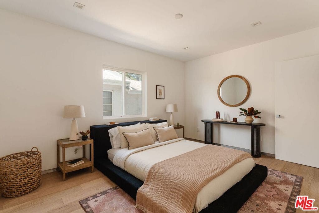 3279 Midvale Avenue, Los Angeles, CA 90034 3279 Midvale Avenue, Los Angeles, CA 90034