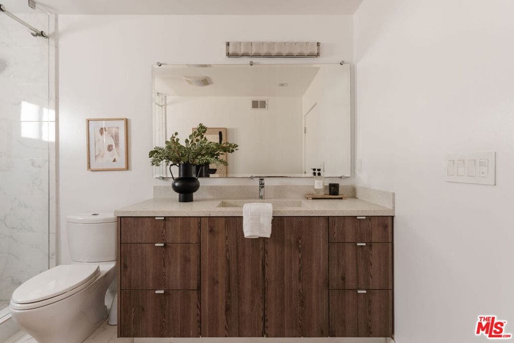 3279 Midvale Avenue, Los Angeles, CA 90034 3279 Midvale Avenue, Los Angeles, CA 90034
