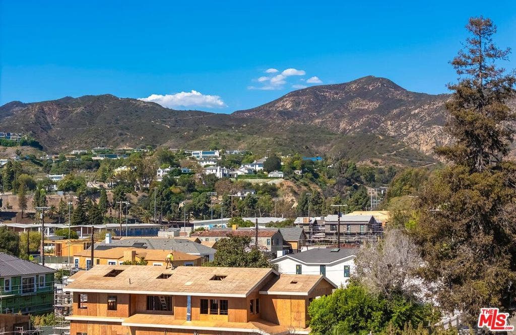740 Haverford Avenue, Pacific Palisades, CA 90272 View from approx 2nd level